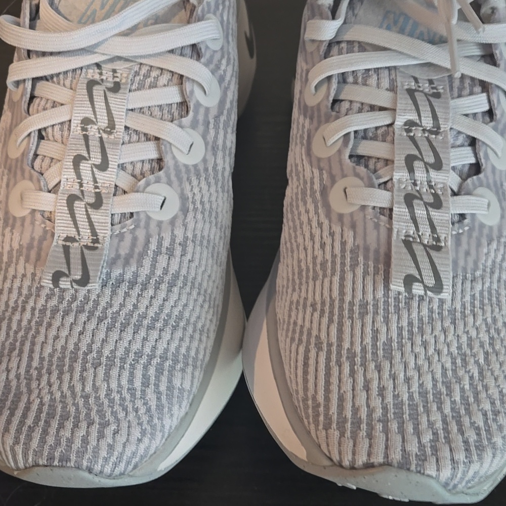 Nike Motiva Photon Dust WOMENS Size 9.5 NEW - Picture 4 of 7